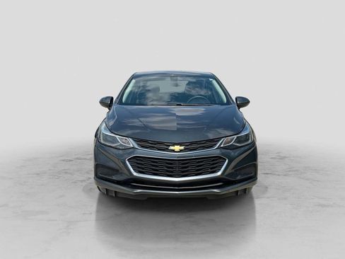 Used 2018 Chevrolet Cruze LT w/ Convenience Package FWD image 9