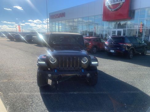 Used 2022 Jeep Wrangler Unlimited Sahara image 2