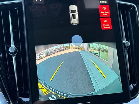 New 2025 Volvo XC90 B6 Core w/ Protection Package Premier AWD/4WD image 22