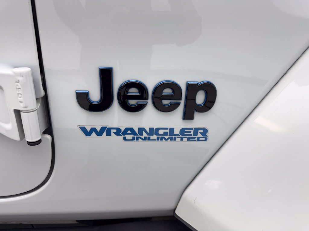 Used 2022 Jeep Wrangler Unlimited Sahara AWD/4WD image 22
