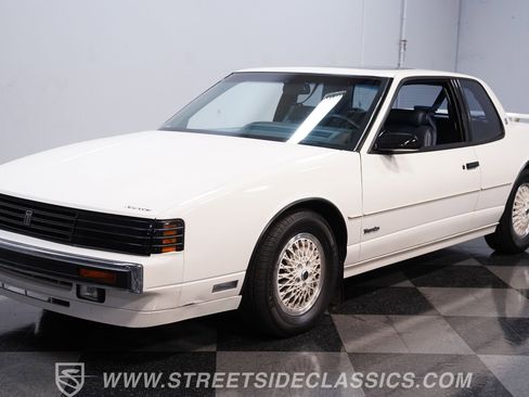 Used 1989 Oldsmobile Toronado Trofeo FWD image 6