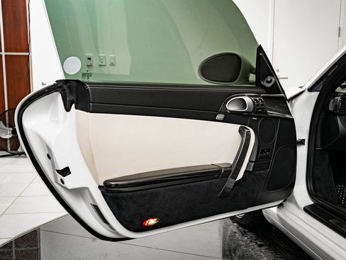 Used 2011 Porsche 911 Turbo S image 38