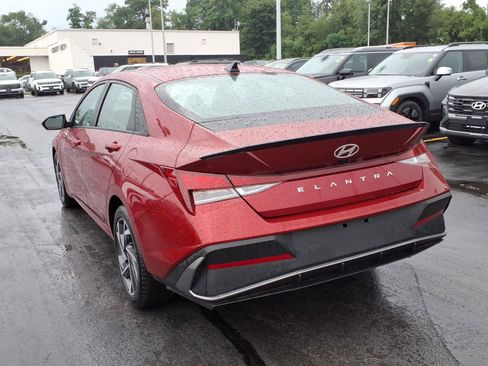 Used 2025 Hyundai Elantra Sport w/ Cargo Package FWD image 8