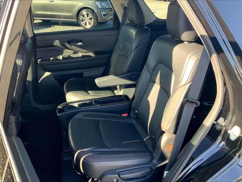 Used 2023 Nissan Pathfinder SL w/ SL Premium Package FWD image 20