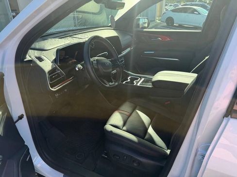 Used 2024 Chevrolet Traverse RS AWD/4WD image 12