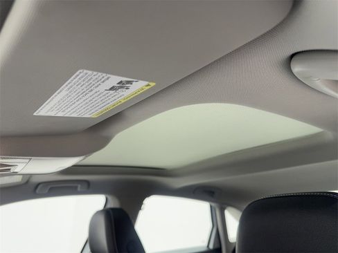 Used 2025 Volkswagen Jetta SE w/ Sunroof Package image 71