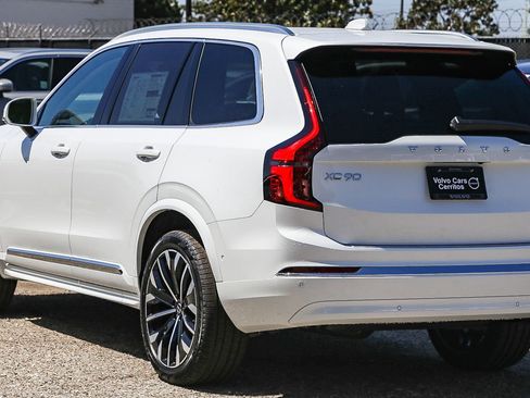 Used 2025 Volvo XC90 T8 Plus w/ Protection Package Premier AWD/4WD image 8