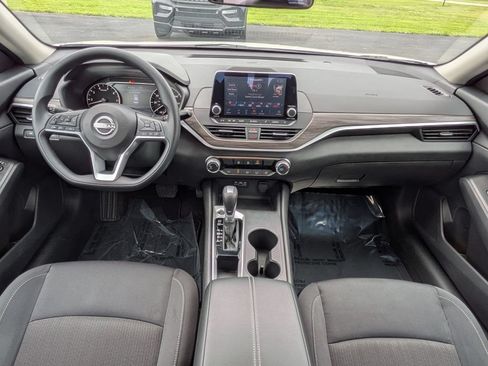 Used 2025 Nissan Altima 2.5 SV FWD image 19