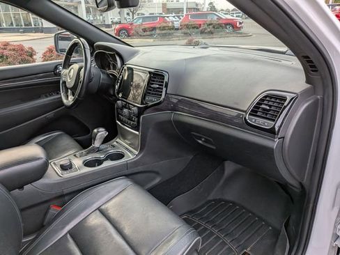 Used 2020 Jeep Grand Cherokee Overland image 38