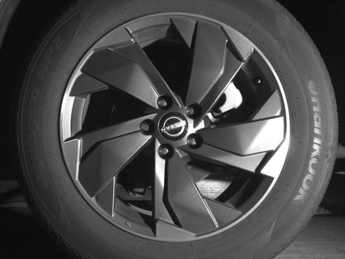 Used 2025 Nissan Rogue SV image 14