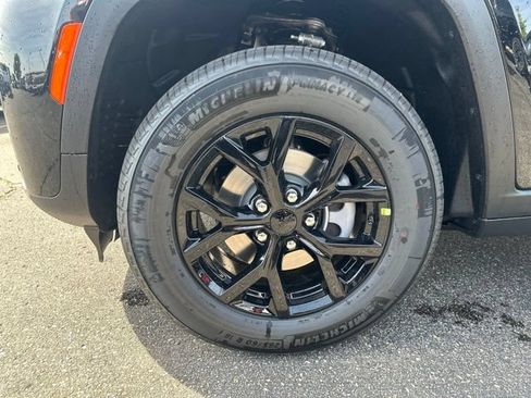 New 2026 Jeep Grand Cherokee Altitude AWD/4WD image 15