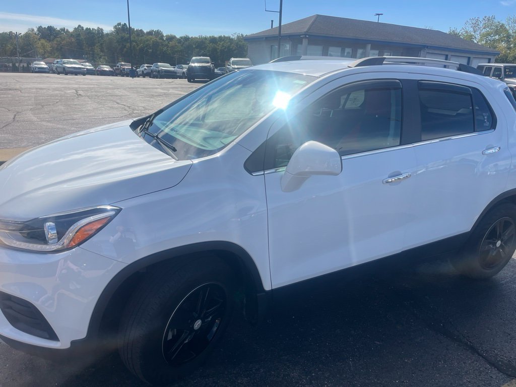 Used 2020 Chevrolet Trax LT w/ LT Convenience Package FWD image 3