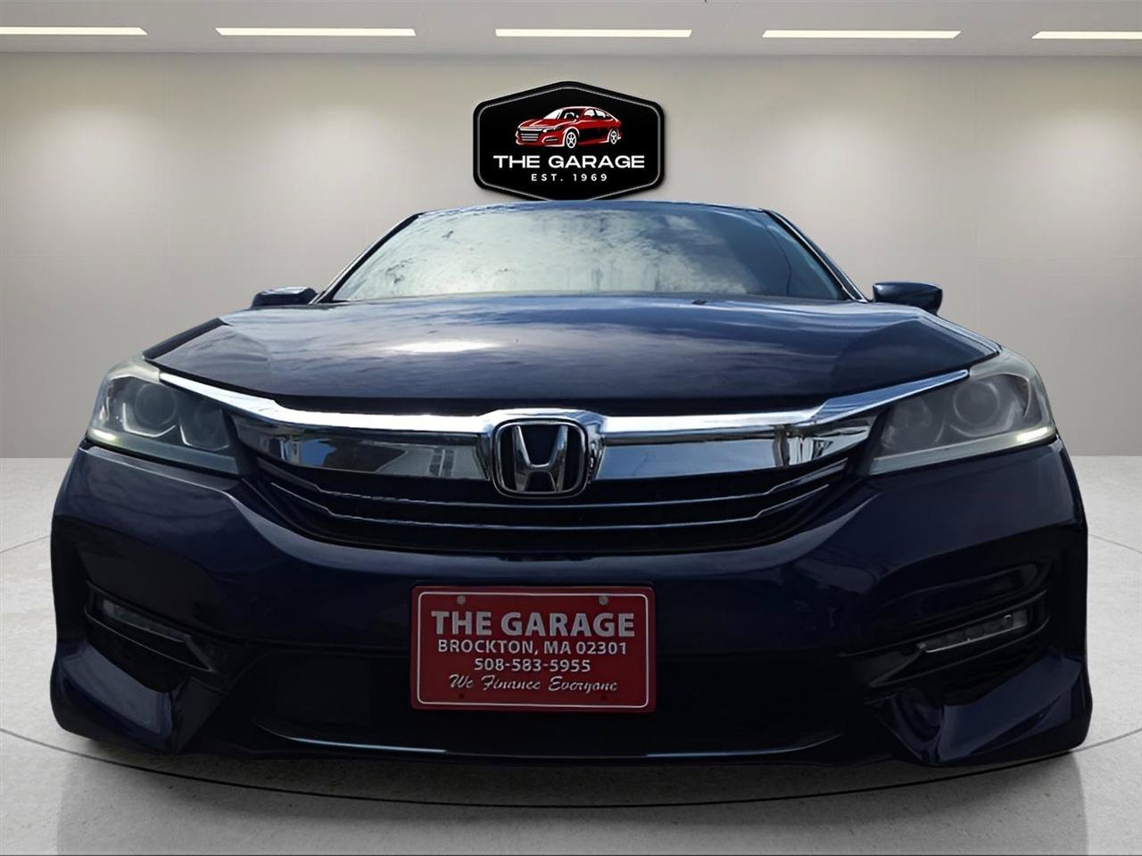 Used 2017 Honda Accord Hybrid Sedan image 2