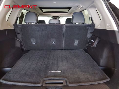 Used 2023 Nissan Rogue SV w/ SV Premium Package image 11