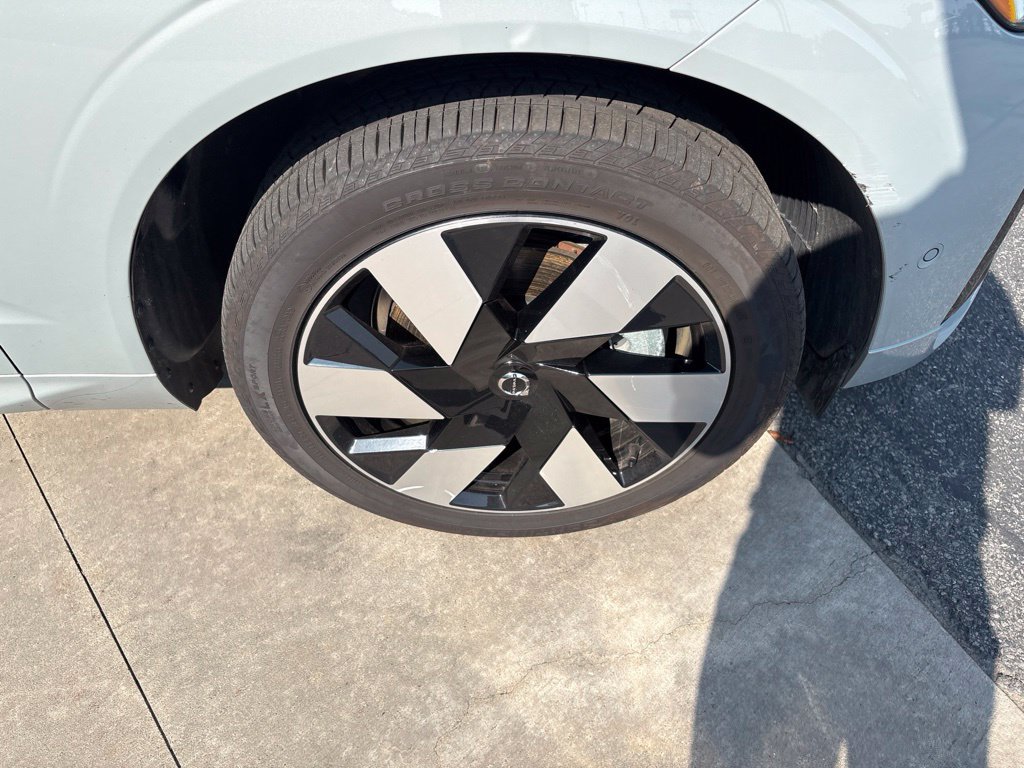 Certified 2025 Volvo XC60 T8 Plus w/ Protection Package Premier AWD/4WD image 12