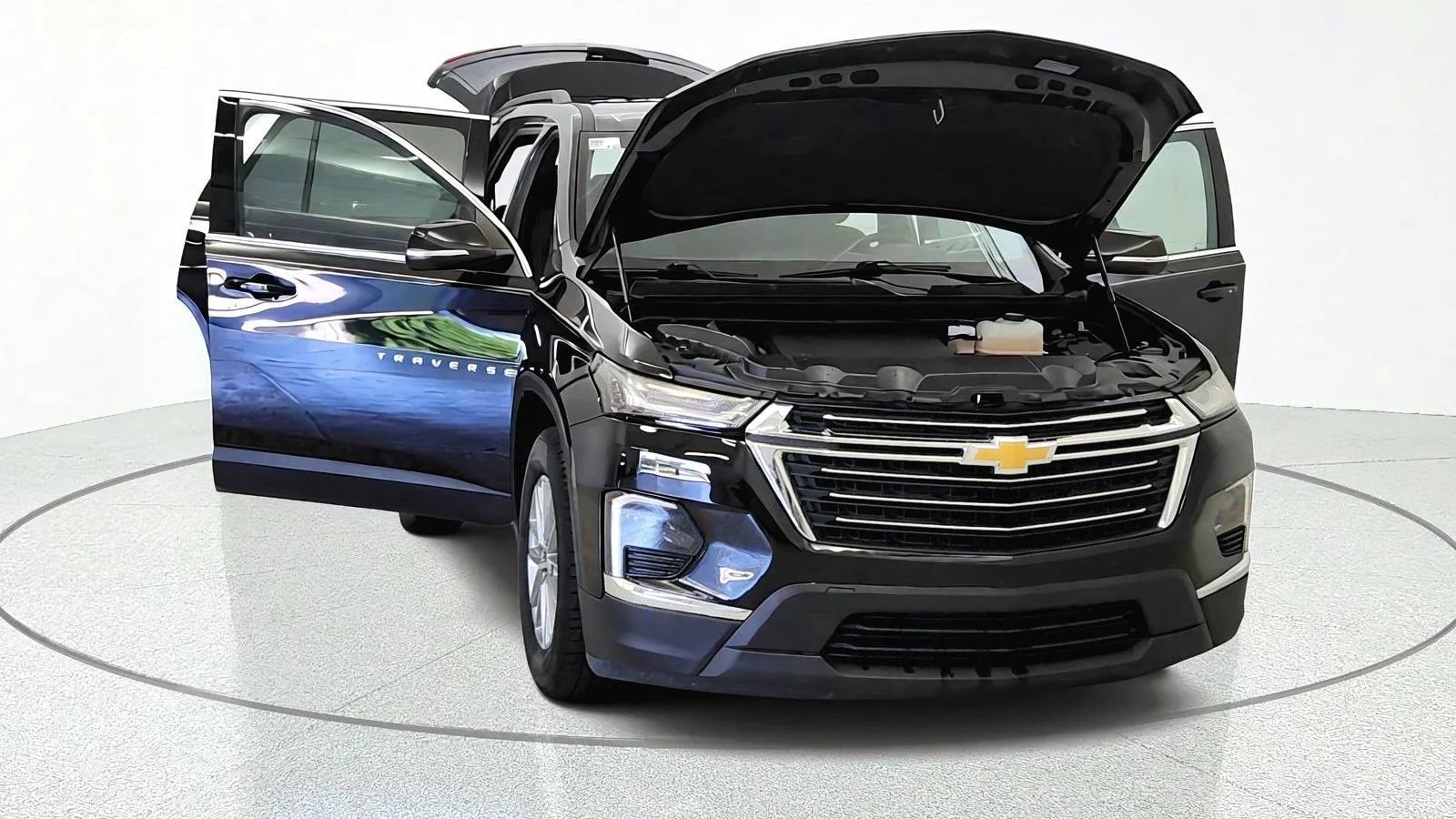 Used 2023 Chevrolet Traverse LT FWD image 11