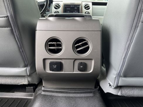 Used 2013 Ford F150 Lariat w/ Lariat Chrome Pkg AWD/4WD image 38