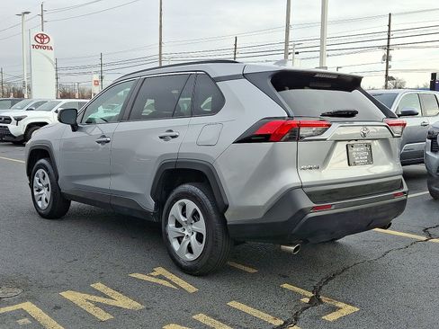 Used 2019 Toyota RAV4 LE image 4