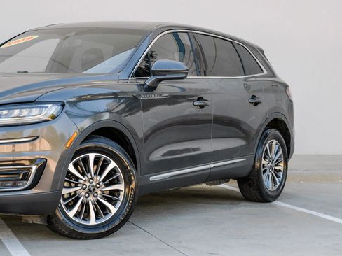 Used 2019 Lincoln Nautilus Select image 3