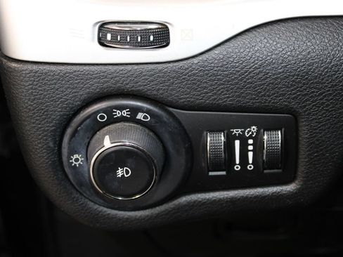 Used 2014 Jeep Cherokee Latitude FWD image 19