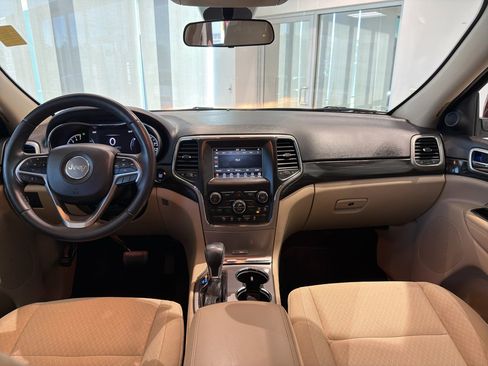 Used 2020 Jeep Grand Cherokee Laredo image 16