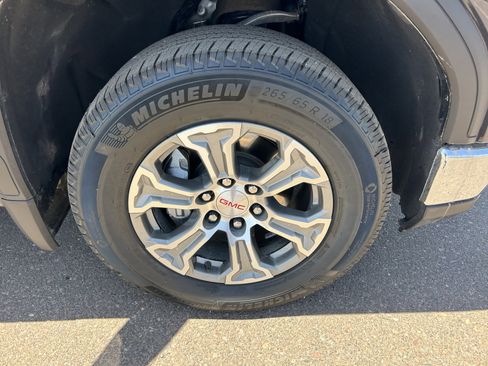 Certified 2025 GMC Sierra 1500 SLT AWD/4WD image 9