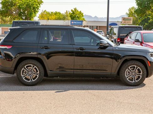 Used 2023 Jeep Grand Cherokee Trailhawk w/ Advanced Protech Group II AWD/4WD image 4