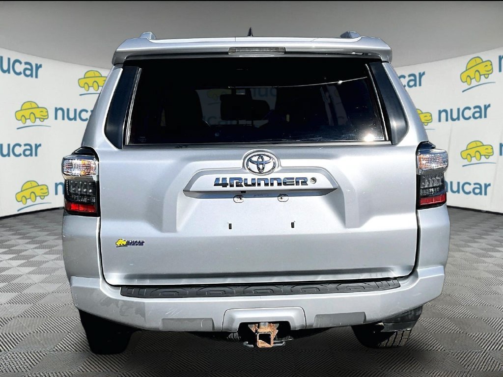 Used 2018 Toyota 4Runner SR5 AWD/4WD image 6