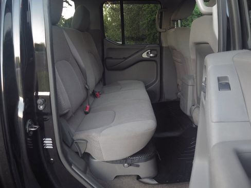 Used 2010 Nissan Frontier SE AWD/4WD image 13