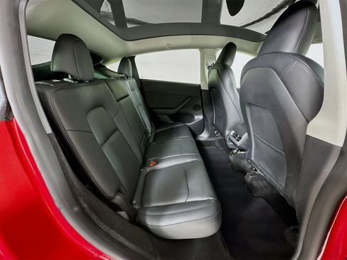 Used 2022 Tesla Model Y Long Range image 27