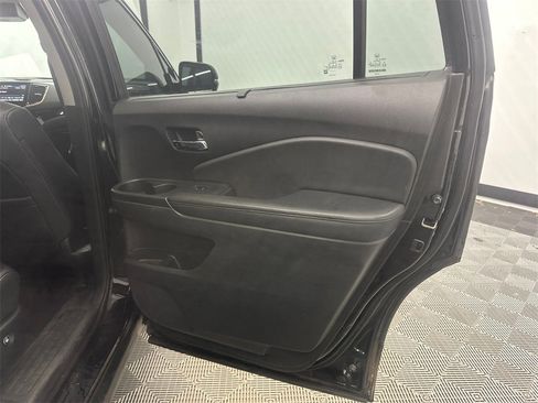 Used 2019 Honda Pilot Touring image 18