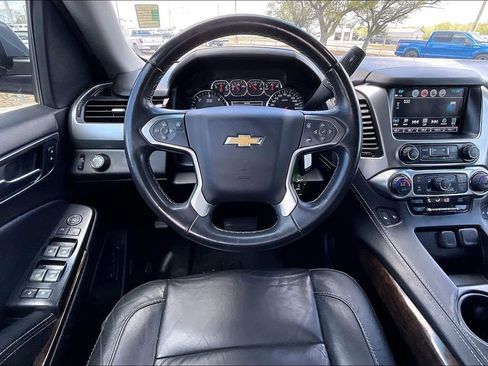 Used 2018 Chevrolet Suburban LT image 8