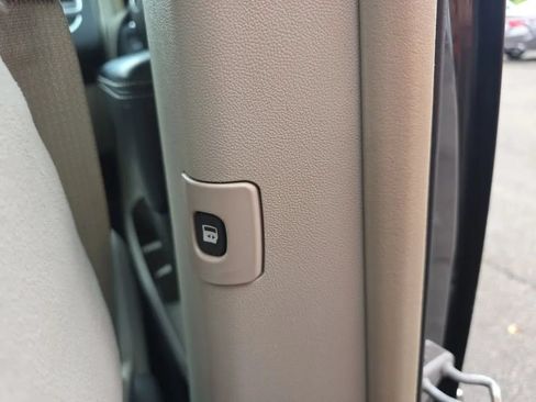 Used 2015 Chrysler Town & Country Touring w/ Driver Convenience Group FWD image 39