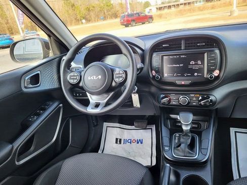 Used 2024 Kia Soul LX w/ Option Group 015 image 16