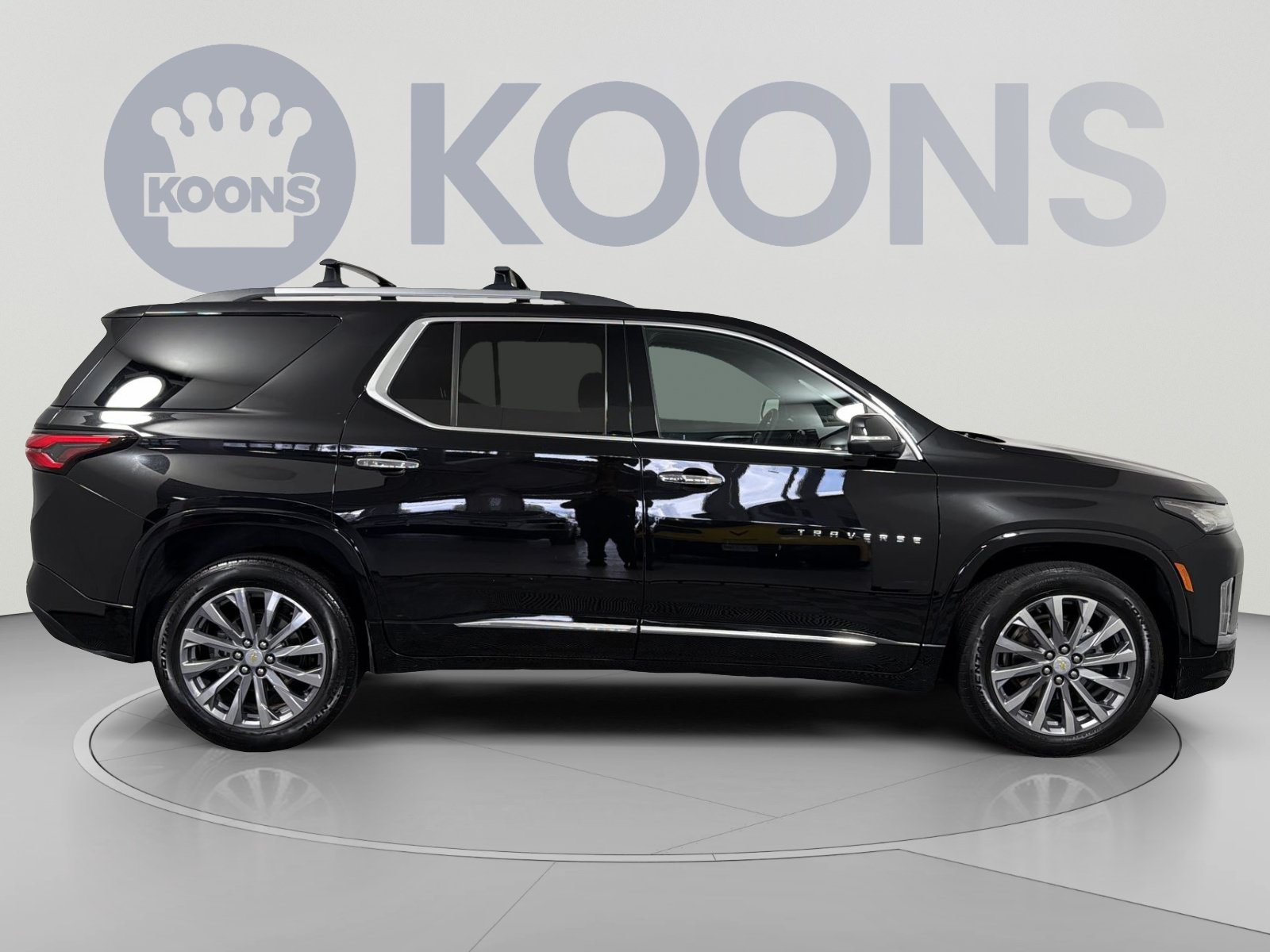 Used 2023 Chevrolet Traverse Premier FWD image 8