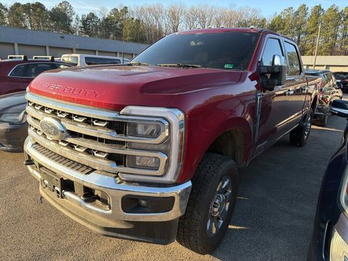 Used 2025 Ford F250 Lariat w/ Chrome Package image 4