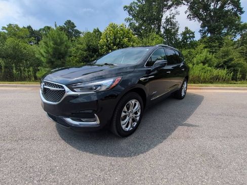 Used 2020 Buick Enclave Avenir w/ Avenir Technology Package FWD image 3