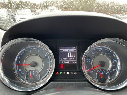 Used 2016 Chrysler Town & Country Touring image 17