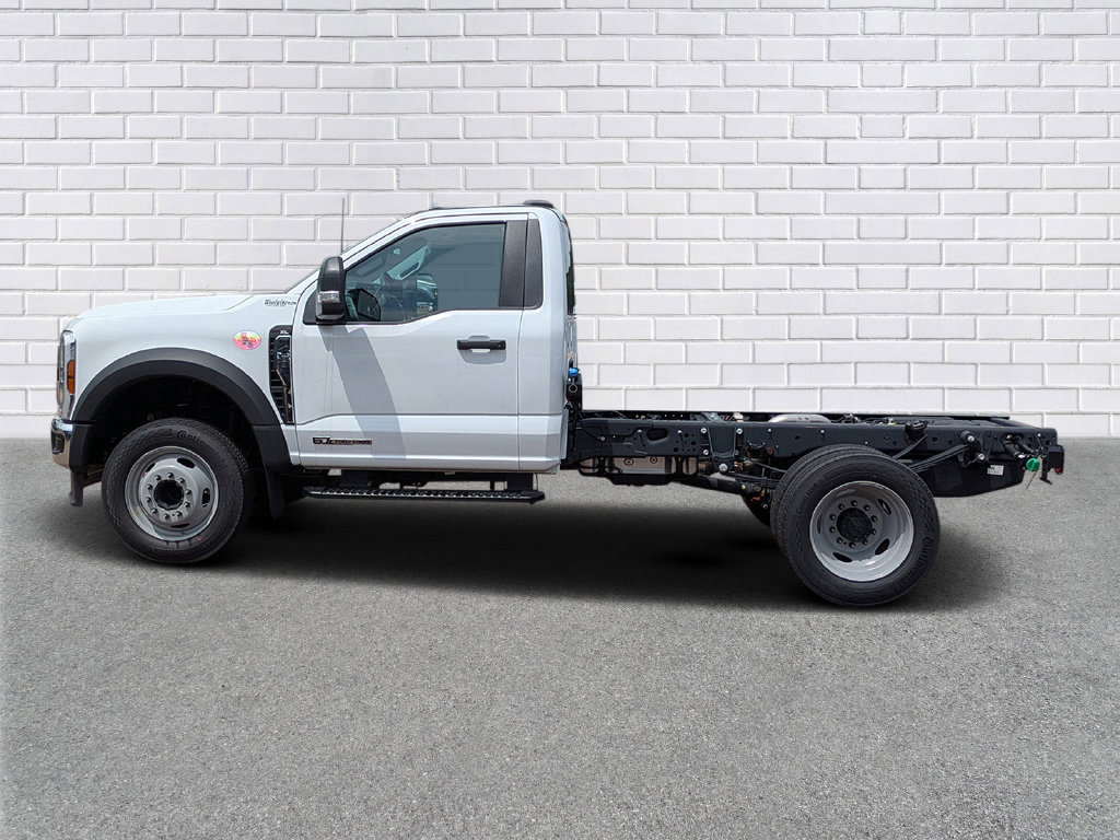 New 2026 Ford F450 XL w/ XL Chrome Package RWD image 2