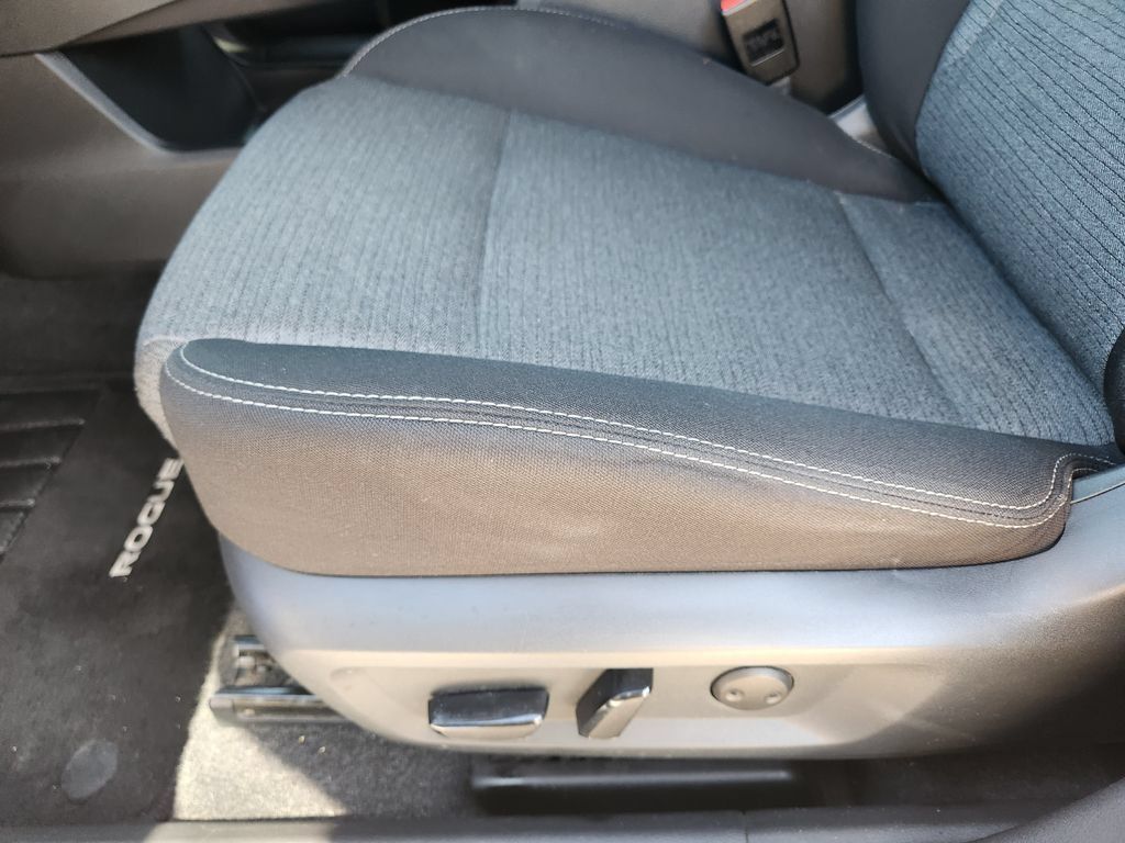 Used 2022 Nissan Rogue SV FWD image 29