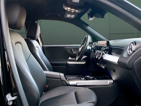 Used 2024 Mercedes-Benz GLB 250 image 24