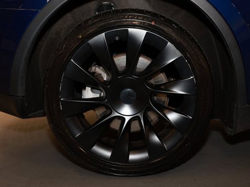 Used 2023 Tesla Model Y Long Range image 26