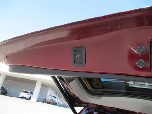 Used 2019 Toyota Highlander XLE image 32