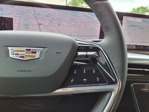 Used 2026 Cadillac Escalade Luxury w/ Touring Package AWD/4WD image 18