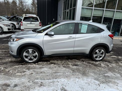 Used 2016 Honda HR-V LX image 2