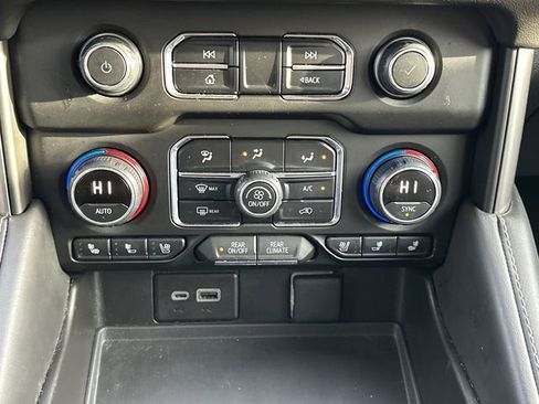 Used 2024 Chevrolet Suburban Premier image 23