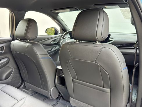 Used 2024 Buick Envista Sport Touring w/ Convenience I Package FWD image 32