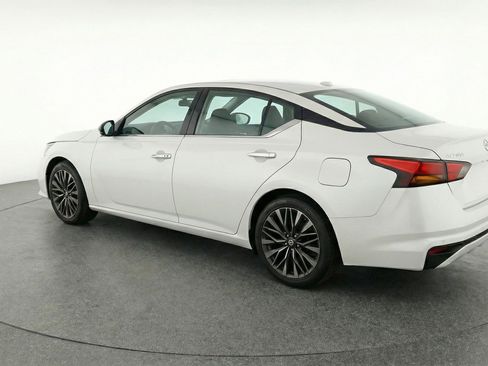 Used 2025 Nissan Altima 2.5 SV image 5