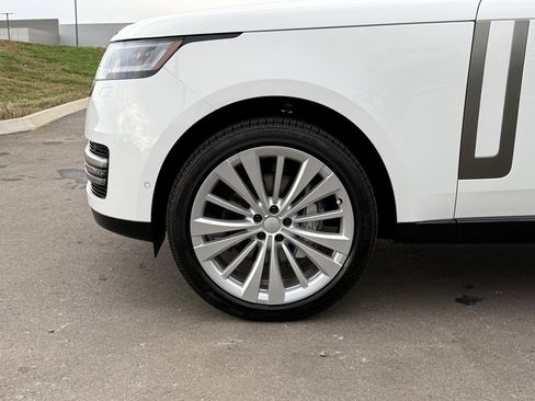 New 2025 Land Rover Range Rover SE image 10