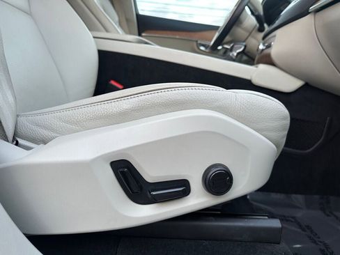 Used 2021 Volvo XC90 T6 Momentum image 27